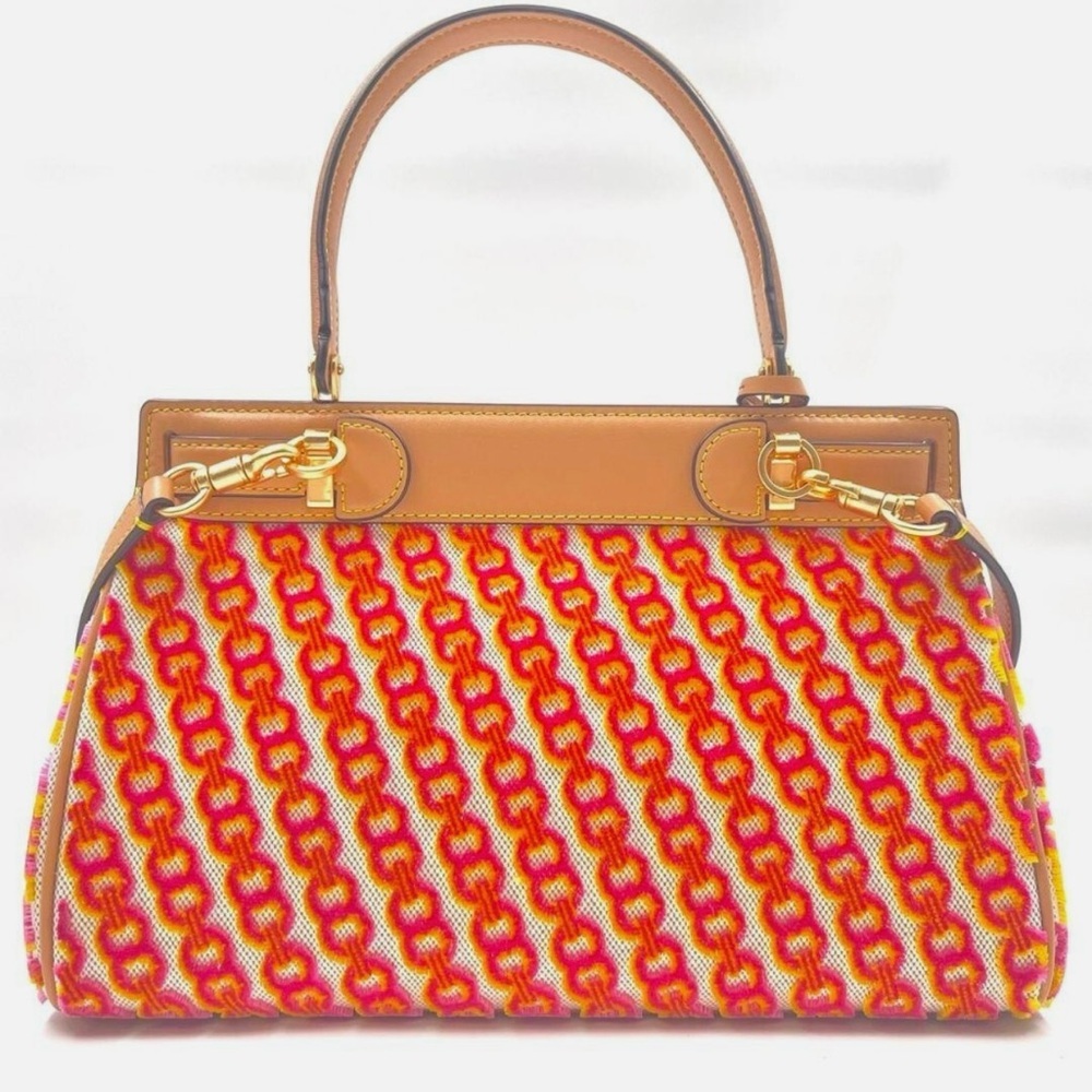 Tory Burch Lee Radziwill Petite velvet handbag
Never worn, with tag
Pink, Velvet - Picture 8 of 9